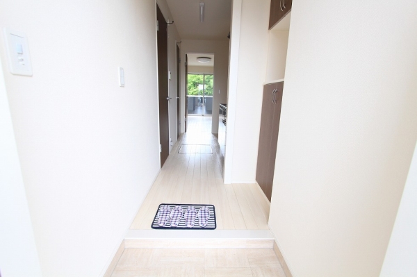 玄関　101号室(同間取)のお写真です。