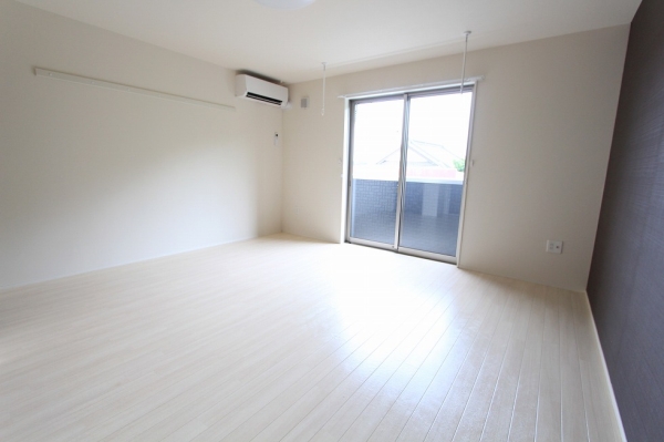 居室・リビング　101号室(同間取)のお写真です。