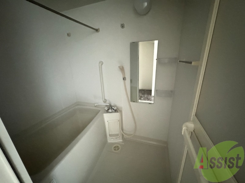 バス・シャワールーム　バスルームは十分な広さがあり、ゆっくりとくつろげそうですね。