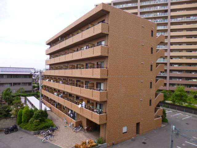 建物外観　大きなマンションです