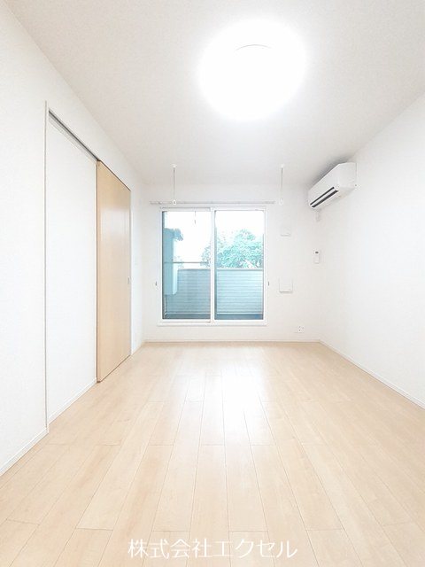 居室・リビング　明るいリビングです。