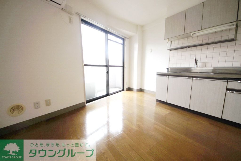 居室・リビング　205号室の写真