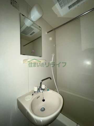 洗面設備　別部屋参考写真です
