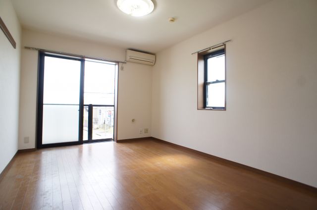 居室・リビング　明るい洋室です