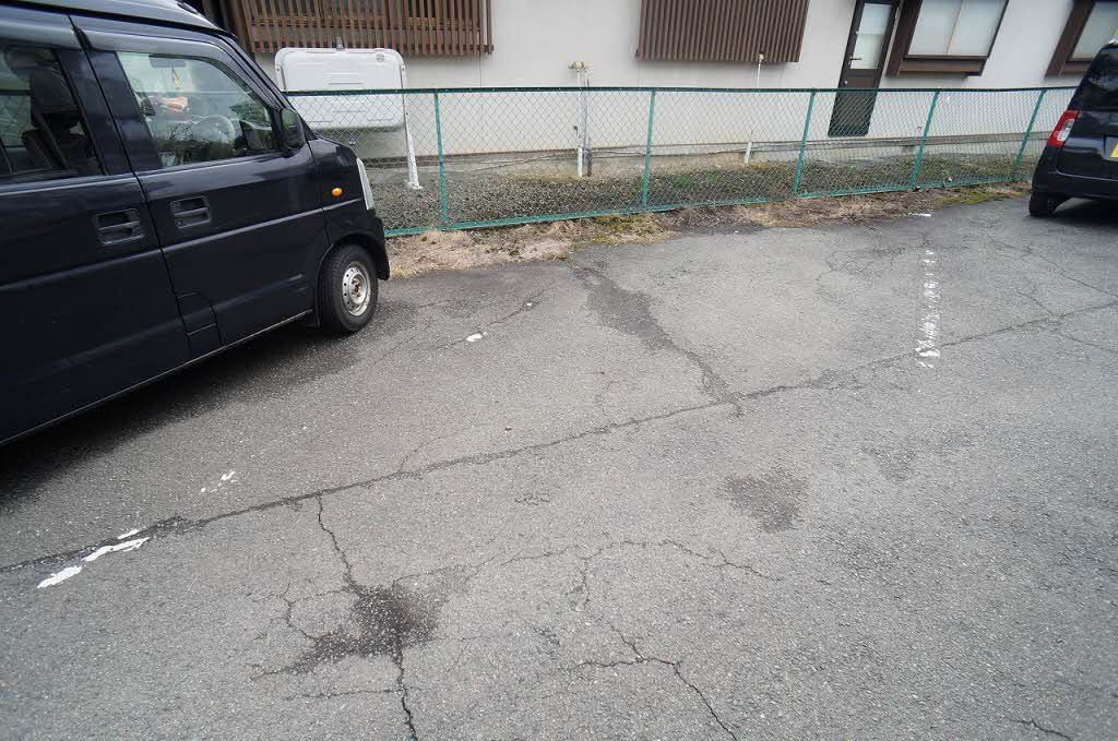 建物外観　駐車場