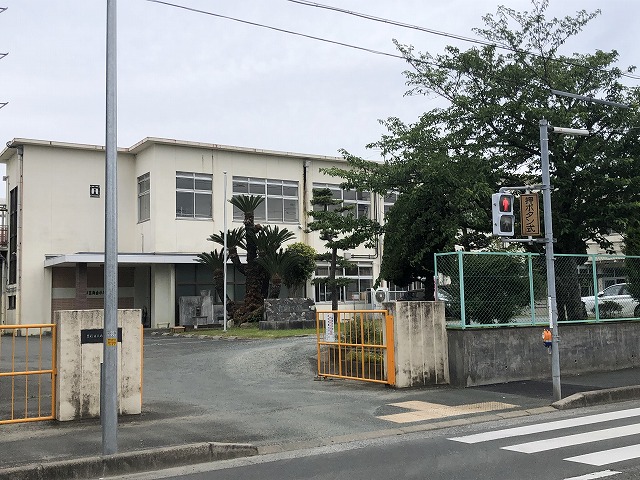 小学校　豊橋市立向山小学校（小学校）まで160m