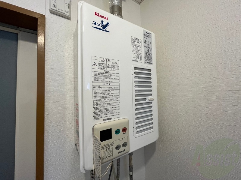 その他　ガス給湯器です。操作しやすいパネルになってます。