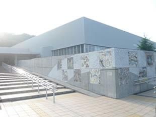 図書館　稲城市立図書館（図書館）まで600m