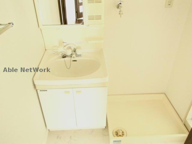 洗面設備　※同物件別部屋の写真です。