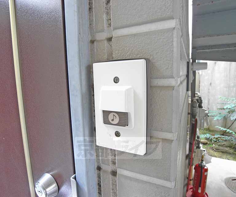 その他　玄関の横に設置してあります。