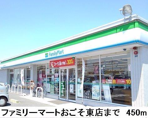 コンビニ　ファミリーマート（コンビニ）まで450m