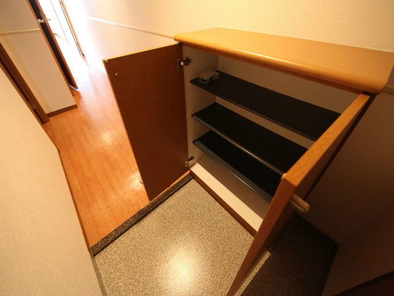 玄関　玄関　シューズボックス付