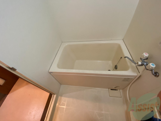 バス・シャワールーム　綺麗な浴室です。１日の疲れを癒すのに最適ですね。