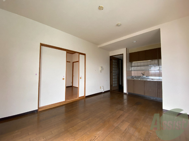 居室・リビング　実際は反転タイプとなります。ご参考くださいませ。