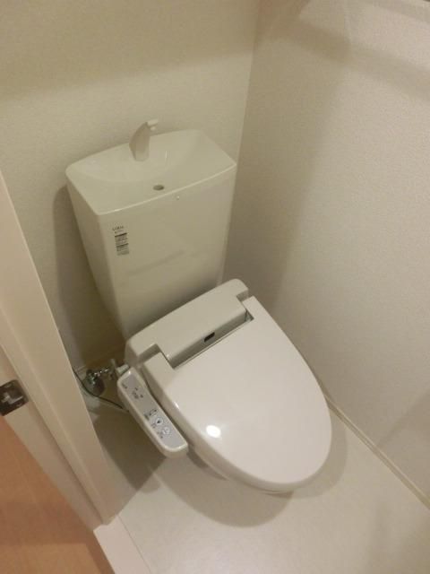 トイレ　ウォシュレット完備です。