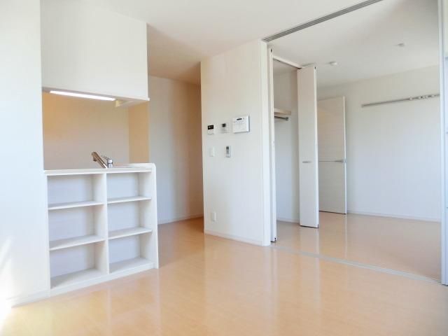 居室・リビング　明るい広々したリビングでゆっくり。