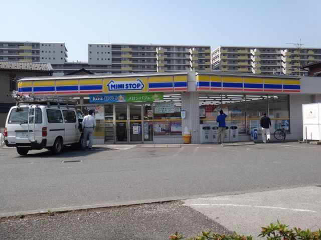 コンビニ　ミニストップ府中是政店（コンビニ）まで479m