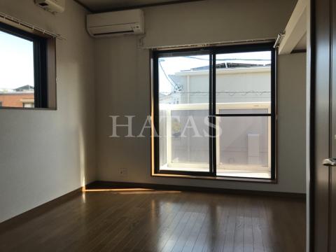 居室・リビング　同物件別部屋です。