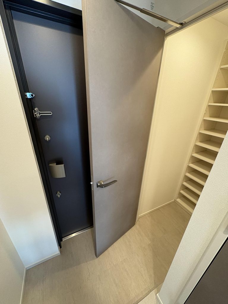 玄関　バルコニー