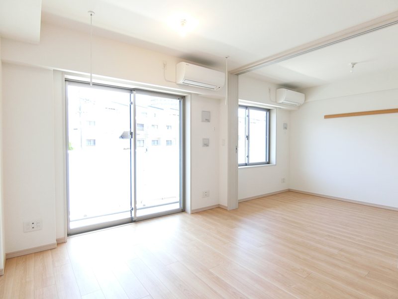 居室・リビング　※反転タイプの別部屋の写真です