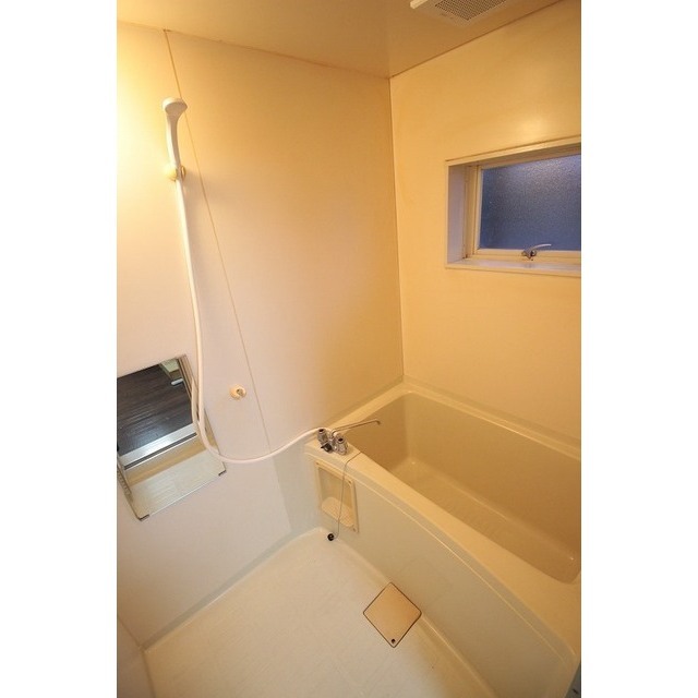 バス・シャワールーム　別号室の写真となります。