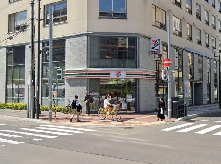 コンビニ　セブンイレブン札幌南2条西1丁目店（コンビニ）まで192m