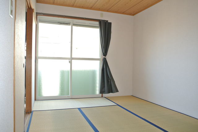 その他部屋・スペース　和室６帖　南東向きのお部屋です♪