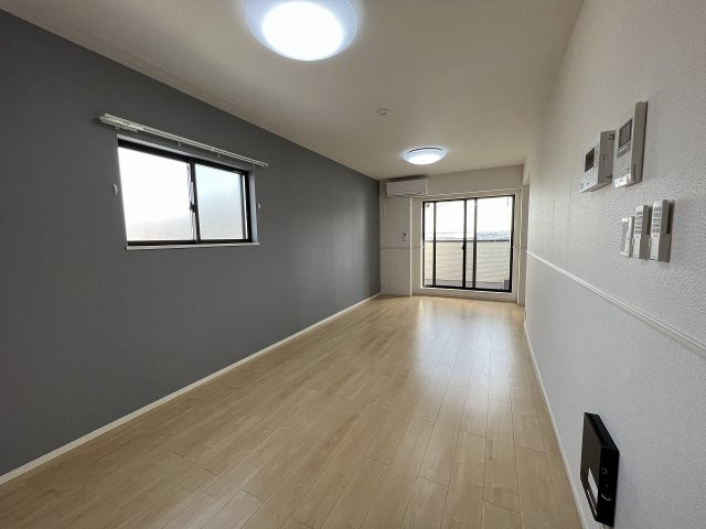 居室・リビング　13帖の広々したリビング