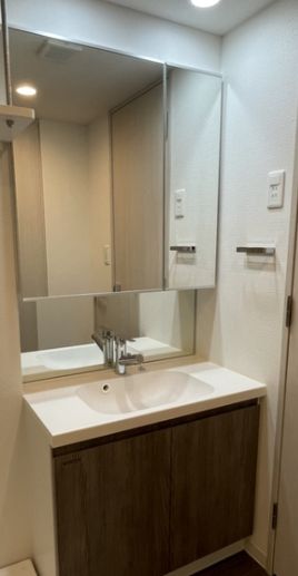 洗面設備　独立洗面台で身支度をすべて済ませてしまいましょう