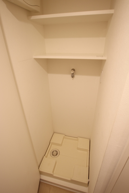 その他　★扉付きの洗濯機置き場です★