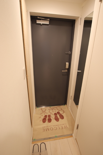 玄関　★玄関に鏡があり、身だしなみ整えられます★