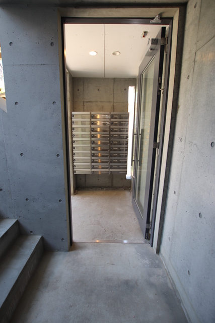 エントランス　★建物入り口～階段までのアプローチ★