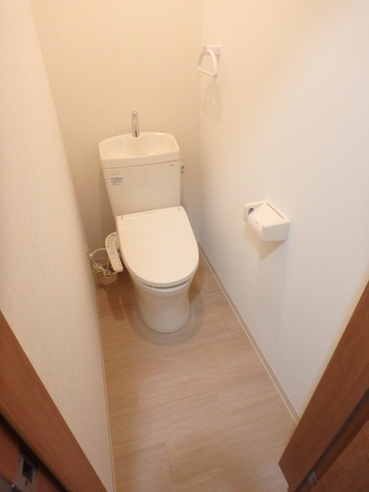 トイレ　温水洗浄便座