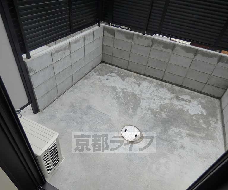 バルコニー　広々としたバルコニーです。