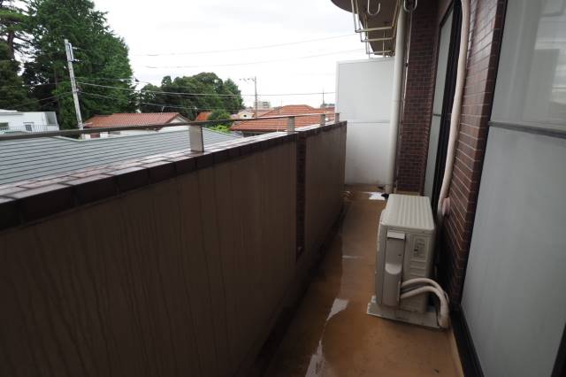 バルコニー　ゆったりバルコニー。こちらは別部屋の写真です。