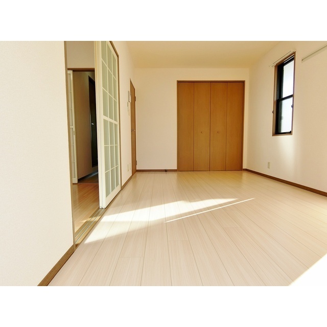 その他部屋・スペース　リフォーム具合により床材など仕様が異なる