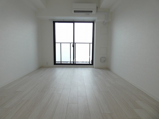 居室・リビング　洗練された清潔感漂う清楚な仕上がり