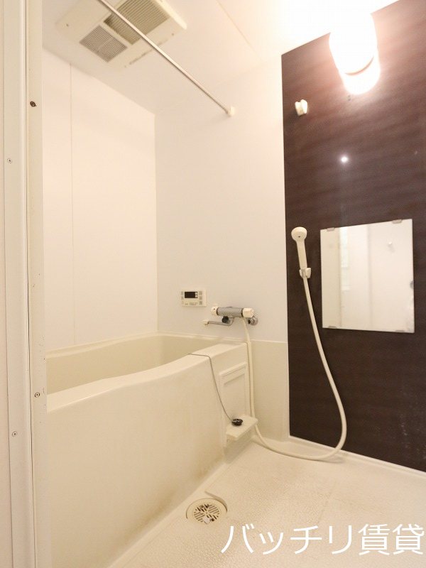 バス・シャワールーム　画像は別号室タイプの為、現状を優先致します。