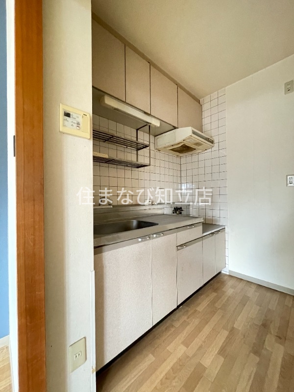 キッチン　別部屋写真・反転タイプ