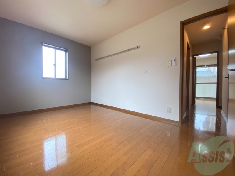 その他部屋・スペース　６．７帖の寝室になります。伸び伸び出来そうですね。