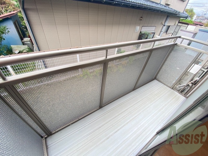 バルコニー　バルコニーがあるので洗濯物は外に干せそうですね～