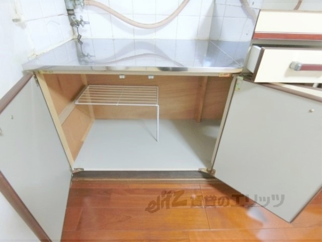 収納　キッチン下部収納