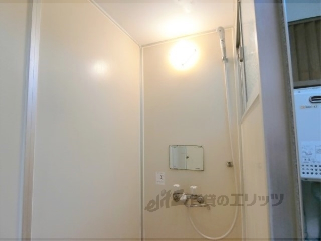 バス・シャワールーム　共同シャワー