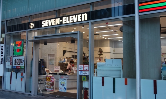 コンビニ　セブンイレブンコンカード横浜店（コンビニ）まで620m