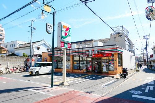 コンビニ　セブンイレブン 大阪安立3丁目店（コンビニ）まで190m