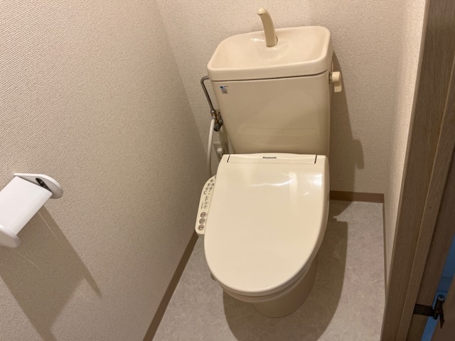 トイレ　嬉しい温水洗浄便座付き♪