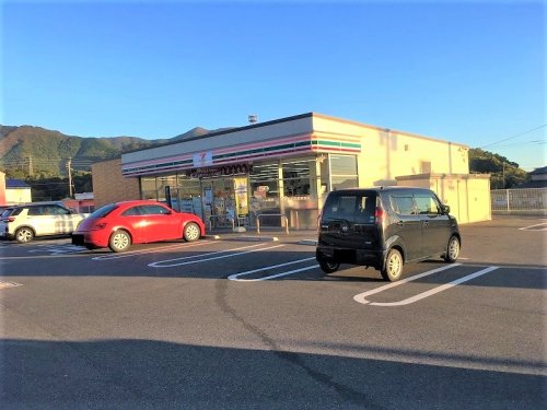 コンビニ　セブンイレブン 直方上頓野店（コンビニ）まで664m