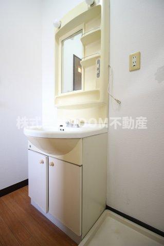 洗面設備　使いやすい独立洗面台です