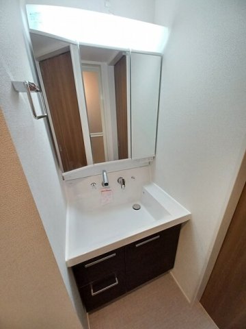 洗面設備　コンパクトで使いやすい洗面所