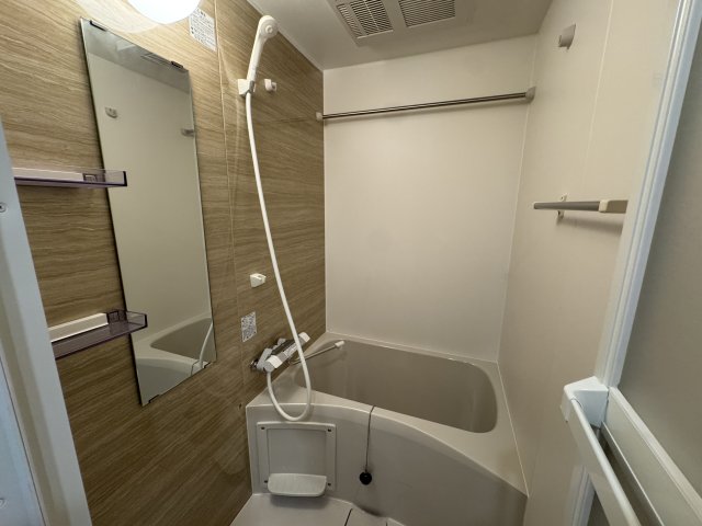 バス・シャワールーム　コンパクトで使いやすいお風呂です